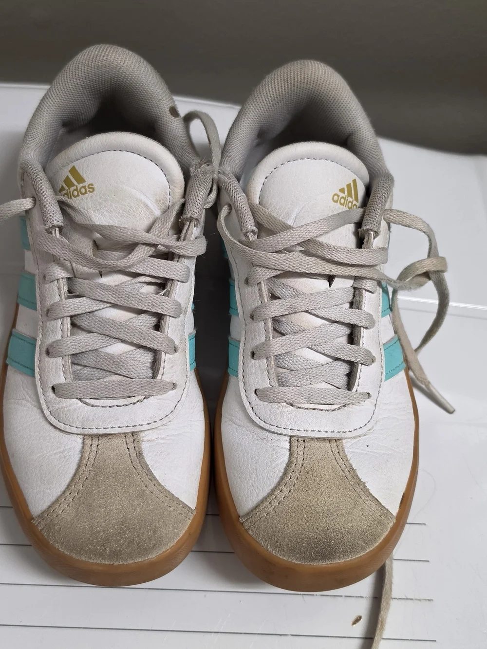 Adidas Kids White, Teal & Gum Casual Sneakers